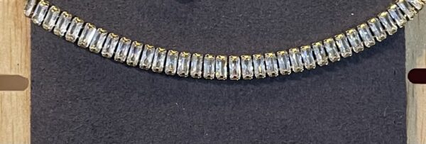 Bracelet avec de petites perles transparentes