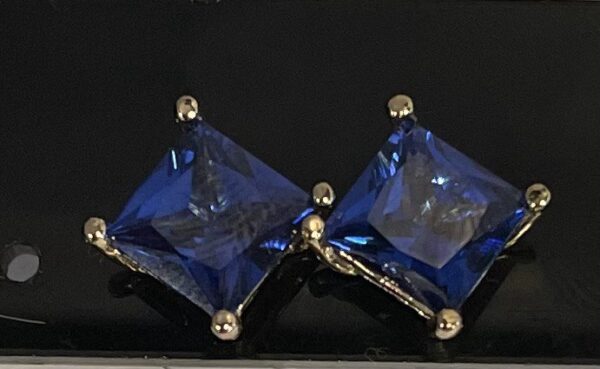 petite paire de boucles d'oreilles QQMJ7-BX
