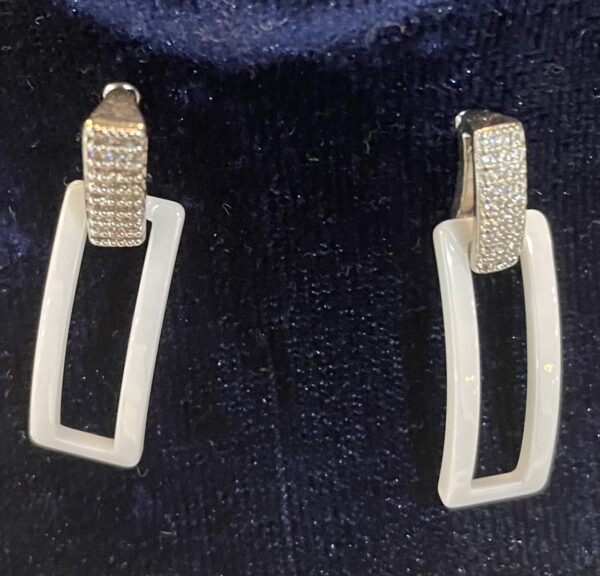 Boucles d'oreilles blanches P6A82-BX