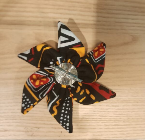 BROCHE TRADITIONNELLE EN FORME D'ETOILE – Image 3