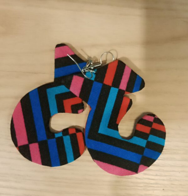 BOUCLES D'OREILLES EN PAGNE EN FORME DE 3 – Image 2