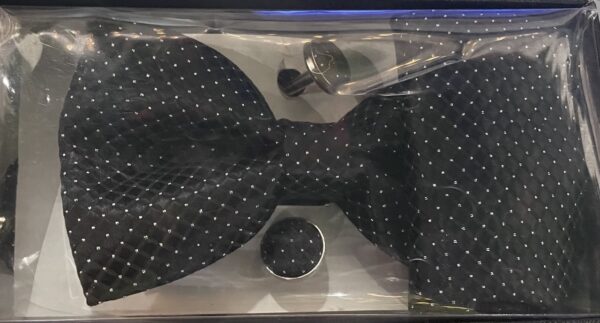 NOEUD PAPILLON POCHETTE ET BOUTUONS DE MANCHETTE
