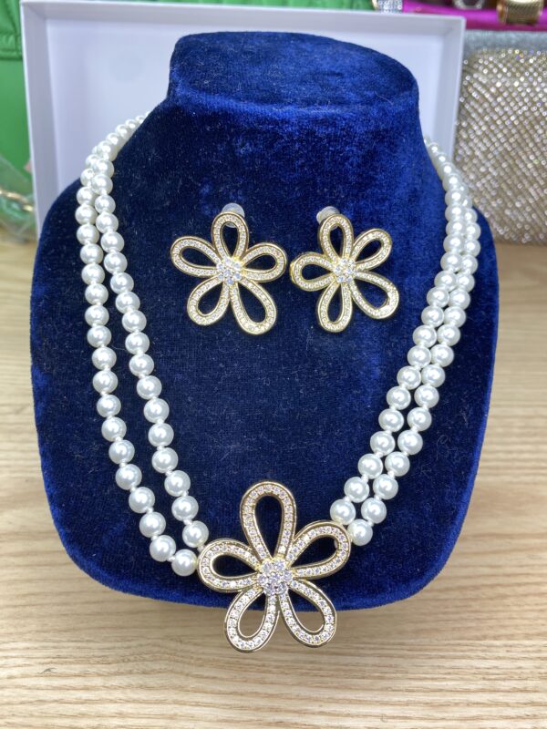 COFFRET CHAINE & BOUCLE EN PERLE BX-87Y57