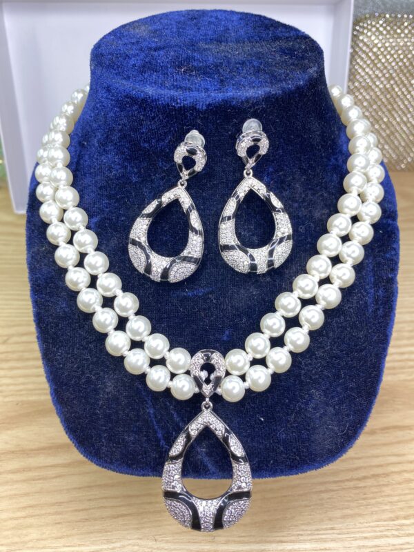 COFFRET CHAINE & BOUCLE EN PERLE BX-87Y57