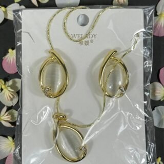 Ensemble “Élégance Cristalline” – Collier & Boucles d’oreilles