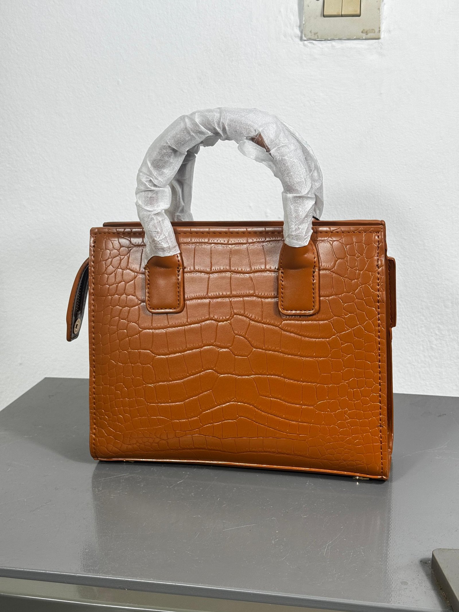 Sac à main texturé – Camel (style croco) – Image 2